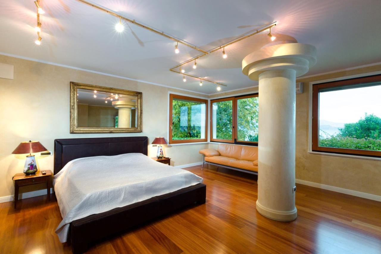 Lake Front Luxury Apartment (Adults Only) Sirmione Esterno foto