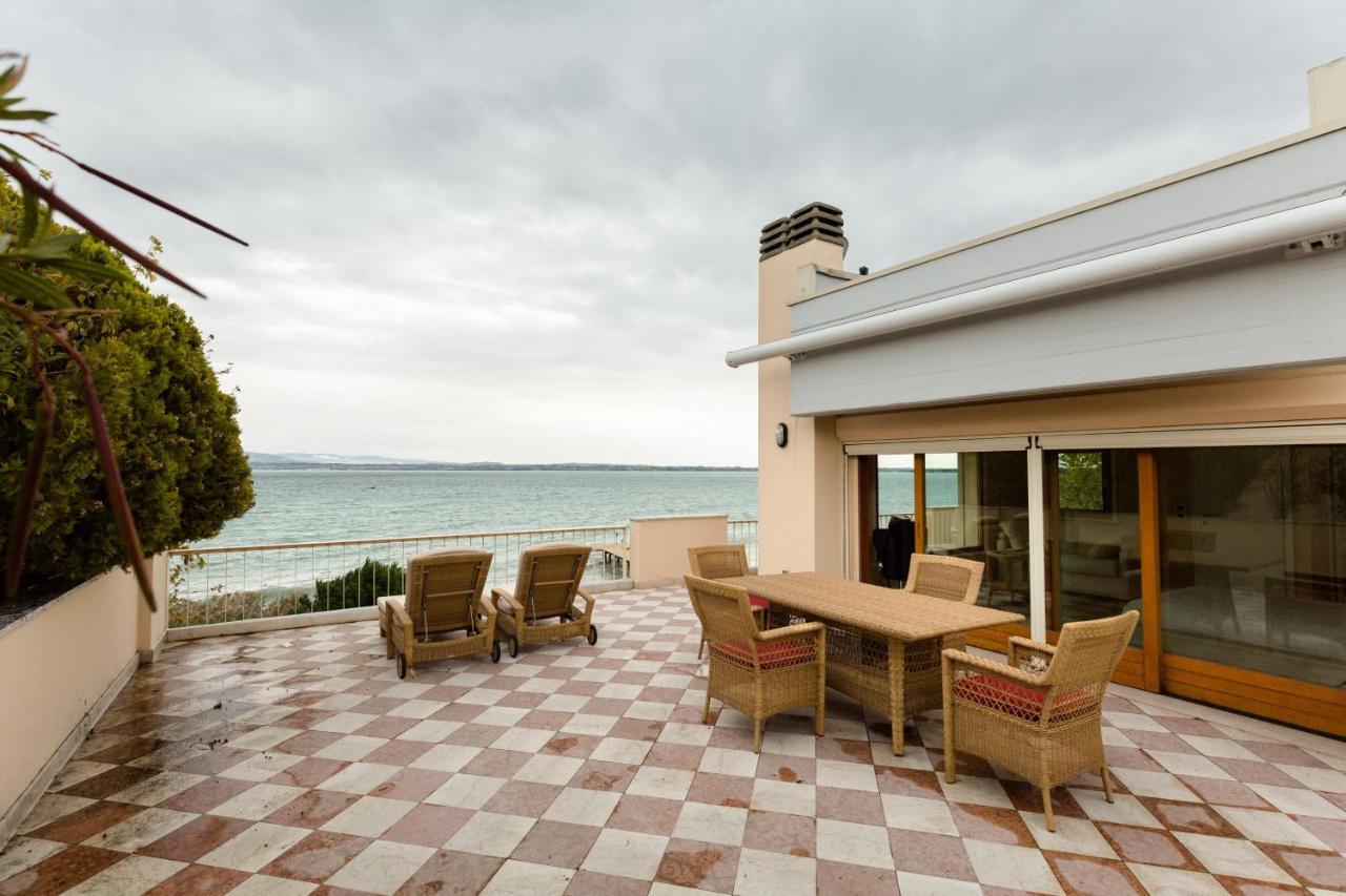 Lake Front Luxury Apartment (Adults Only) Sirmione Esterno foto