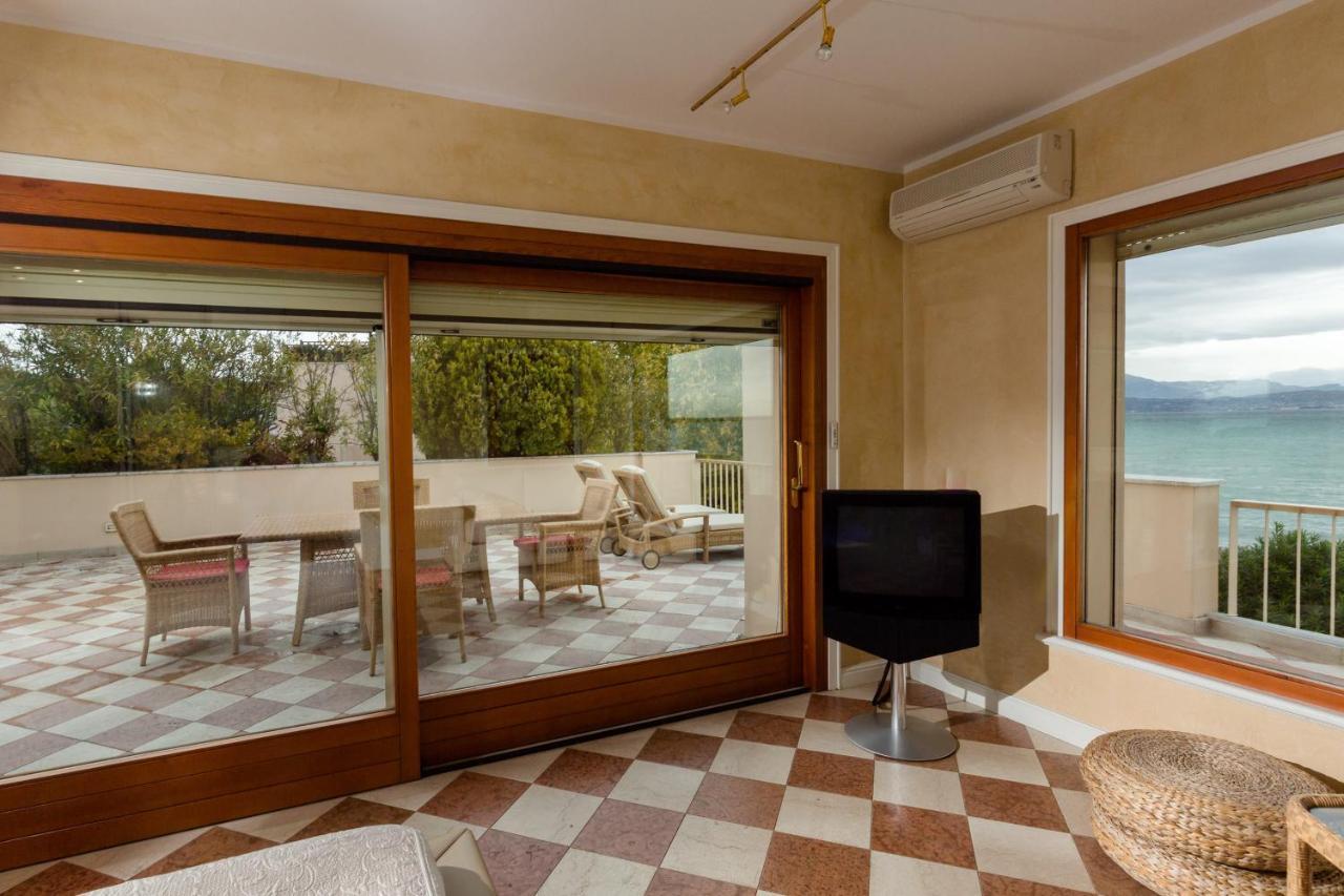 Lake Front Luxury Apartment (Adults Only) Sirmione Esterno foto