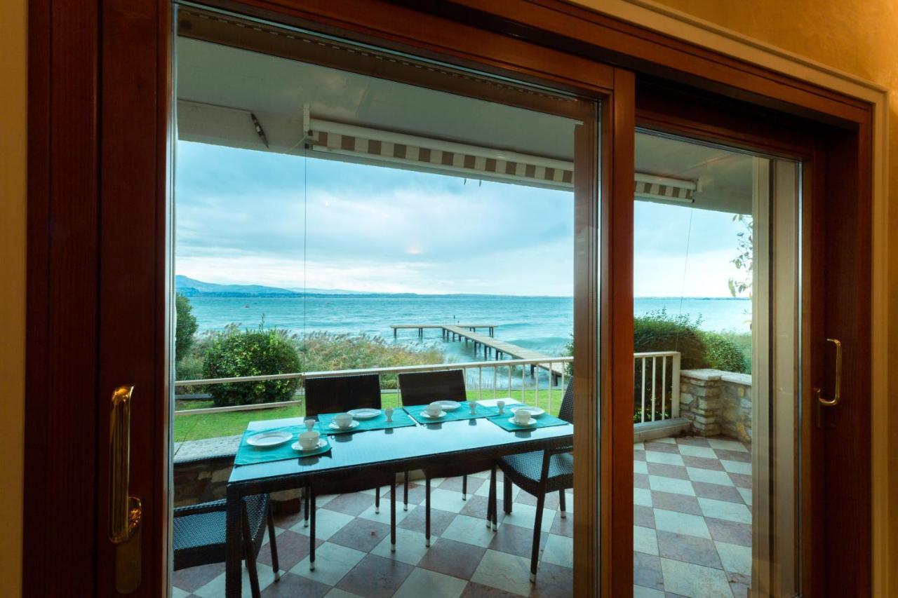 Lake Front Luxury Apartment (Adults Only) Sirmione Esterno foto