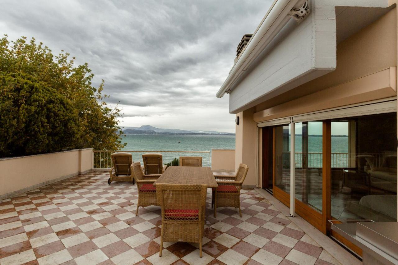Lake Front Luxury Apartment (Adults Only) Sirmione Esterno foto