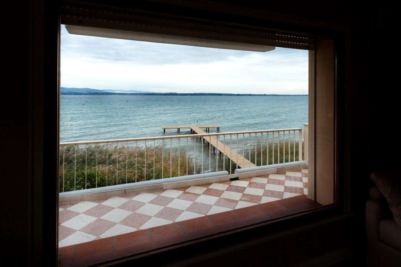 Lake Front Luxury Apartment (Adults Only) Sirmione Esterno foto