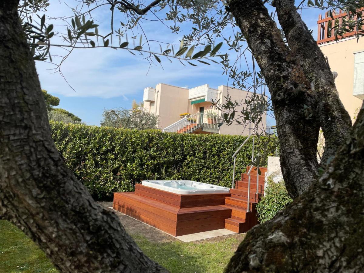 Lake Front Luxury Apartment (Adults Only) Sirmione Esterno foto