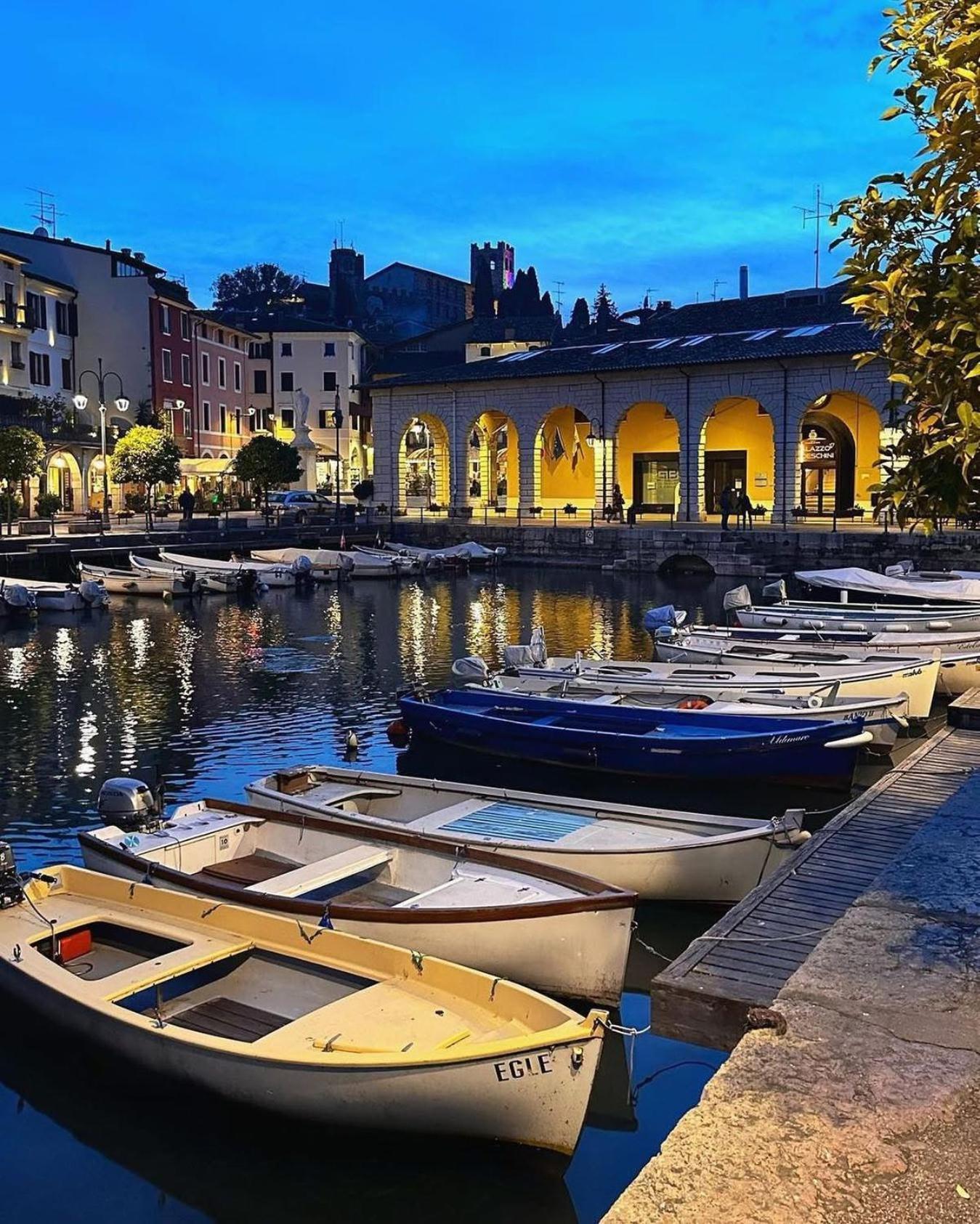 Lake Front Luxury Apartment (Adults Only) Sirmione Esterno foto